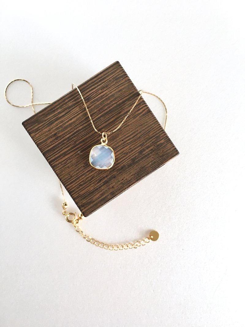 Opalite bezel necklace brass - ネックレス - ガラス ホワイト