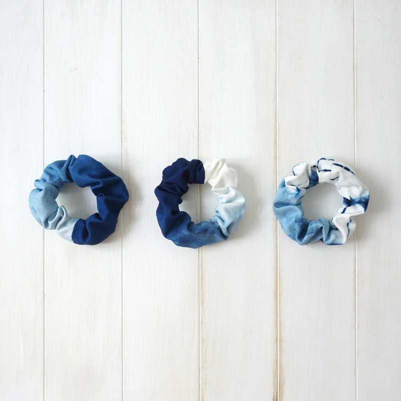 S.A x Indigo Dyed Handmade Scrunchies - เครื่องประดับผม - ผ้าฝ้าย/ผ้าลินิน สีน้ำเงิน