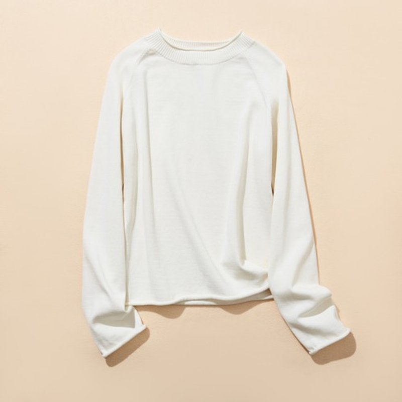 A super popular cotton knit series that I love all year round. Simple yet stylish, my go-to knit. White 230214-1 - Women's Sweaters - Cotton & Hemp White