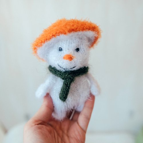 Cute Knit Toy Cutie the Snowman knitting pattern. DIY New Year gift. English PDF.