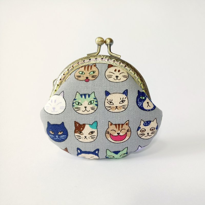 1987 Handmades [Little Flower Cat-Gray] Gold-mouthed Coin Purse Clutch - กระเป๋าคลัทช์ - ผ้าฝ้าย/ผ้าลินิน สีเทา