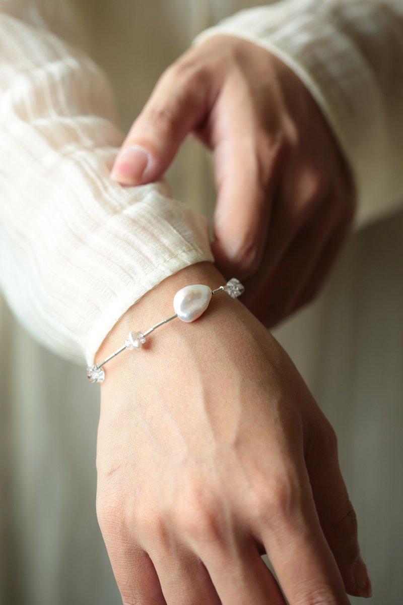 Sterling Silver Tube Beads White Crystal Baroque Pearl Bracelet - สร้อยข้อมือ - ไข่มุก ขาว