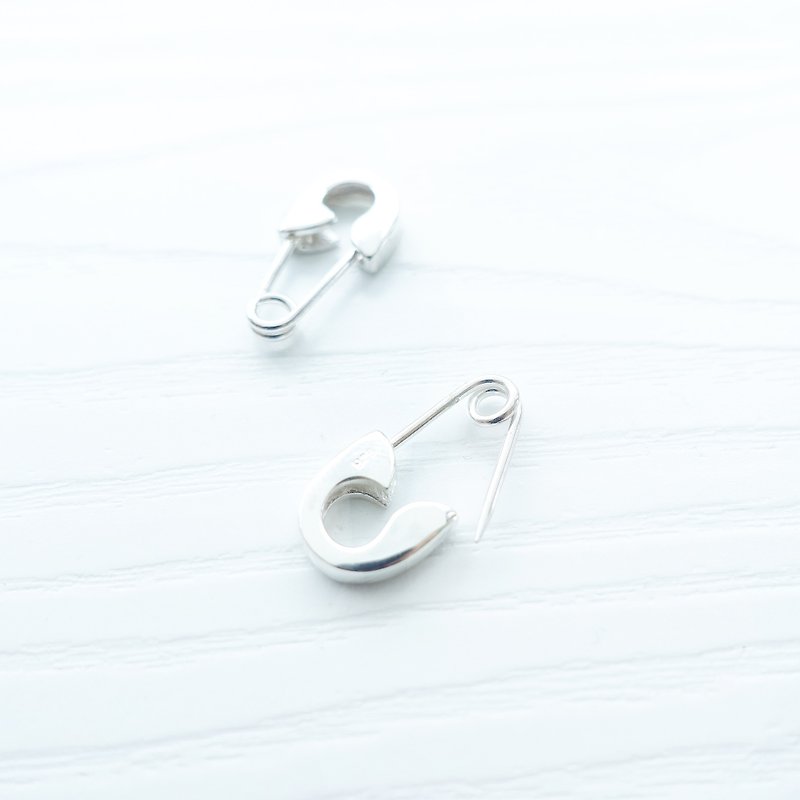 PINS文具系列 - 單隻純銀別針扣針耳環 - 耳環/耳夾 - 其他材質 銀色