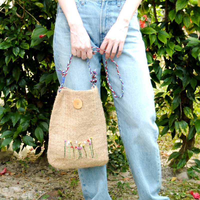 Mom's Little Flower Garden Woven Bag / Hemp Rope Weave / Crossbody Bag / Woven Bag - กระเป๋าแมสเซนเจอร์ - ผ้าฝ้าย/ผ้าลินิน สีกากี