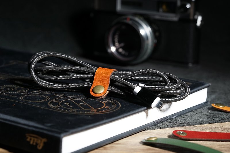 Leather Earphone Winder/ cable cord keeper/ earphone wire organizer -  2pcs - ที่เก็บสายไฟ/สายหูฟัง - หนังแท้ หลากหลายสี