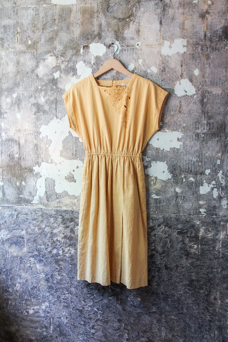 袅袅 department store-Vintage yellow openwork embroidered lace wide-sleeved dress retro - ชุดเดรส - ผ้าฝ้าย/ผ้าลินิน 