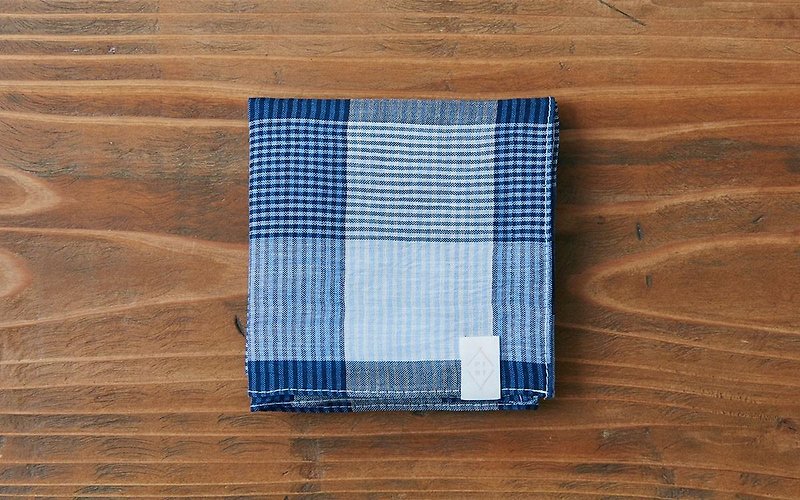 Lamy tinted dyed check handkerchief blue × white - อื่นๆ - ผ้าฝ้าย/ผ้าลินิน สีน้ำเงิน