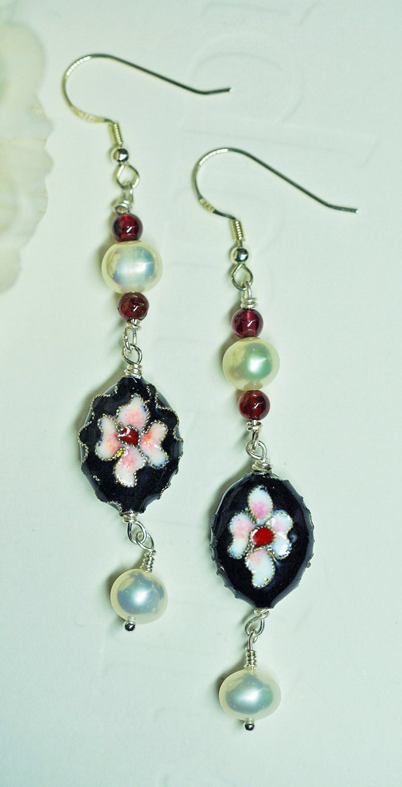 Pure hand wound cloisonne pearl earrings with cloisonne enamel - ต่างหู - เงินแท้ หลากหลายสี