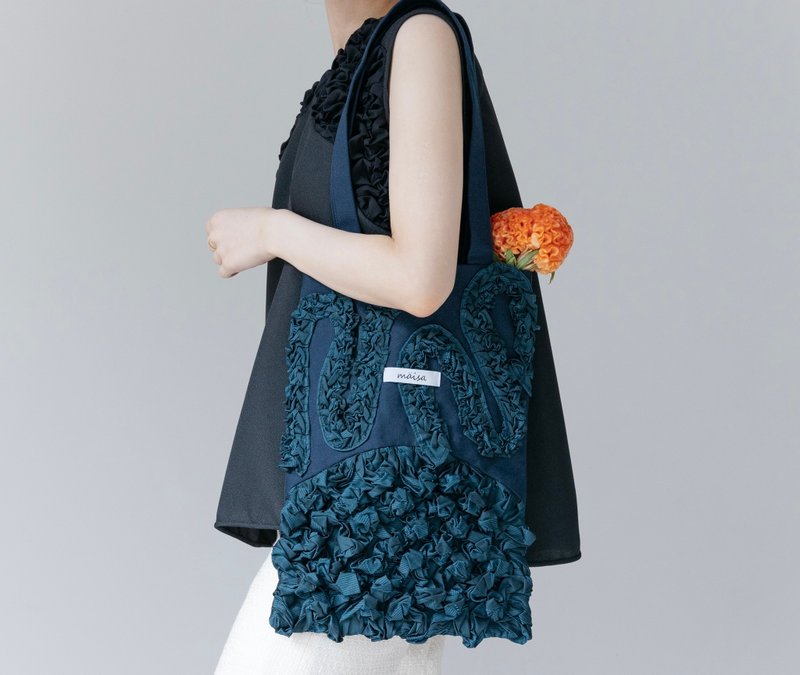 【One-of-a-kind】Smocking Tote Bag 03 - กระเป๋าถือ - ผ้าฝ้าย/ผ้าลินิน สีน้ำเงิน