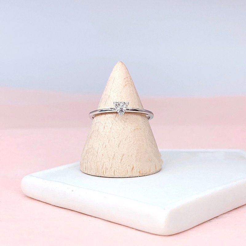 Aru 輕珠寶 微型珠寶 18k金 白 幾何系列 三角形 鑽石戒指 - 戒指 - 鑽石 銀色