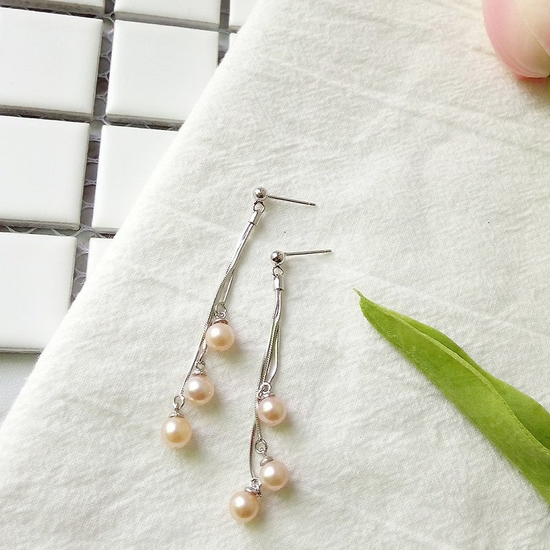 Long tassel-style pearl earrings asymmetrical simple and elegant earrings 925 sterling silver bead earrings - ต่างหู - ไข่มุก ขาว