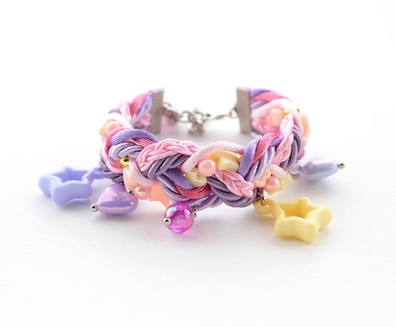 Pastel pink purple yellow braided bracelet with pastel charms - 手鍊/手鐲 - 其他材質 藍色