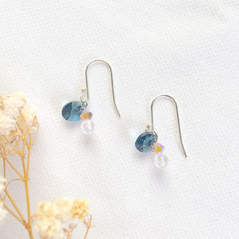 Blue bouquet crystal sterling silver earrings electroless plating anti-allergic swab silver cloth - Earrings & Clip-ons - Glass Multicolor