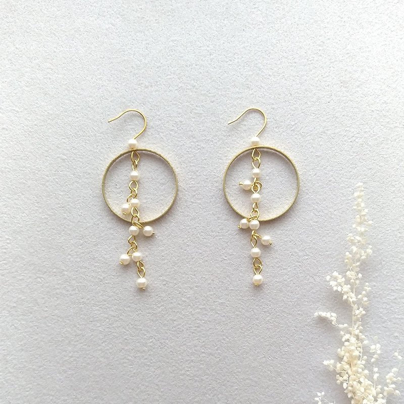e063-花期-黃銅珍珠 針式夾式 耳環 - 耳環/耳夾 - 其他金屬 白色