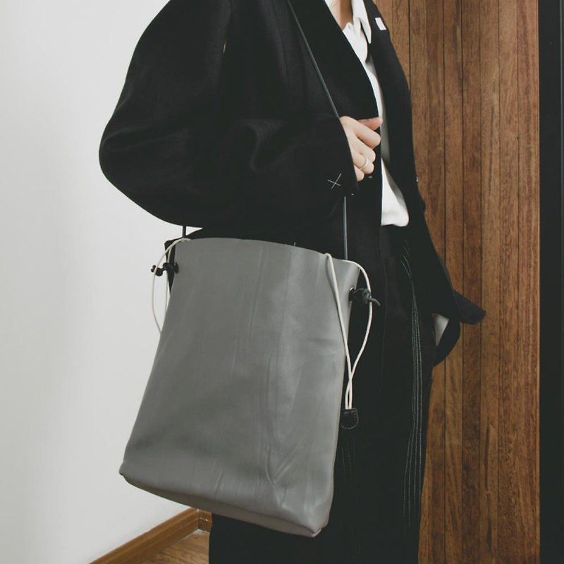 灰色 3色褶皮袋 紋理PU軟皮大容量購物袋 兩用子母包 通勤斜背包 - 側背包/斜孭袋 - 人造皮革 灰色