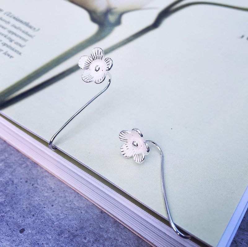 925 sterling silver [pretty big flower design earrings] - ต่างหู - โลหะ สีเงิน