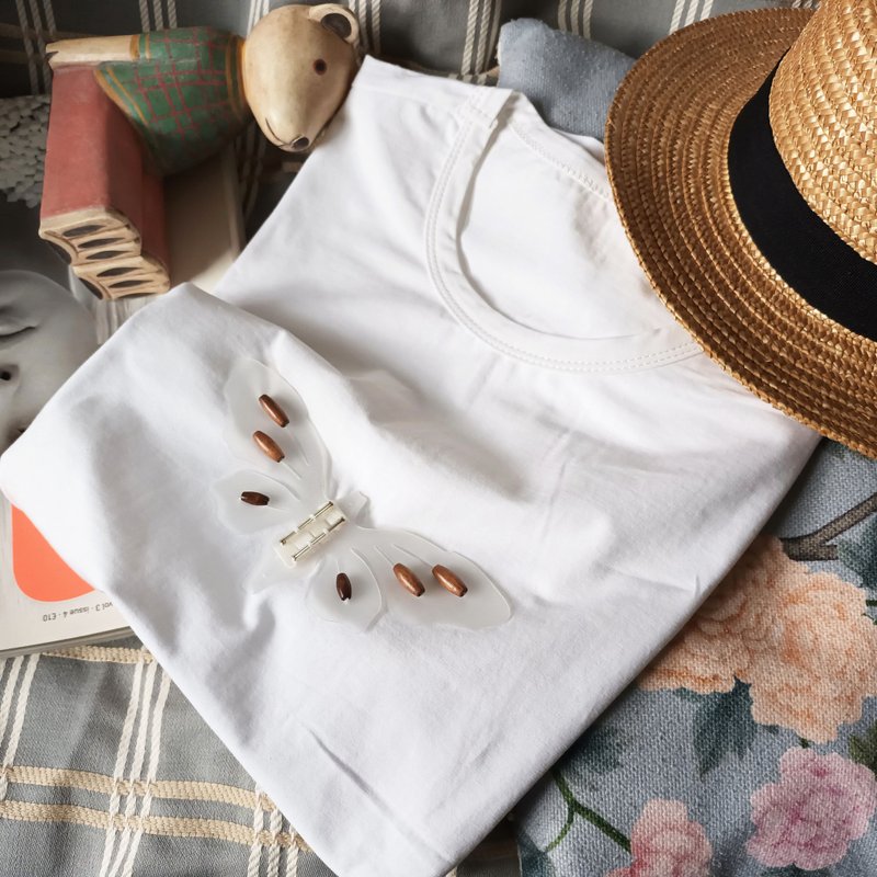 百搭手縫立體蝶圖案簡約直身棉彈高端 smart casual TEE - 女 T 恤 - 棉．麻 白色