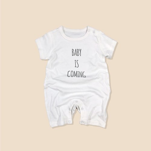 BABY-MURMUR 滿滿 彌月禮盒 親子裝 BABY IS COMING 寶寶來了 嬰兒棉包屁衣