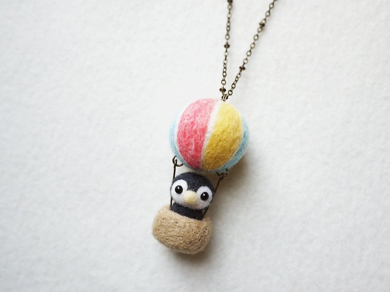 Petwoolfelt - Needle-felted Sky Travel Penguin (necklace/bag charm) - Necklaces - Wool Multicolor