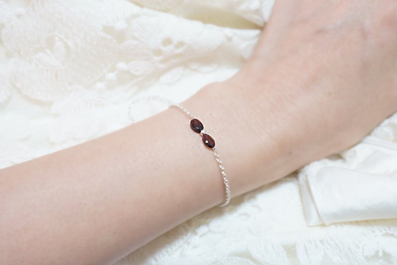 Red bow garnet sterling silver bracelet natural stone light jewel - สร้อยข้อมือ - โลหะ สีเงิน