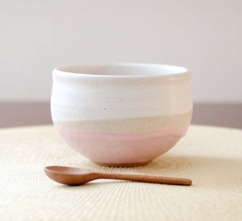白マットと桜花釉のほっこりボウル / カフェオレやお抹茶、スープなどにも - 碗 - 陶 粉紅色