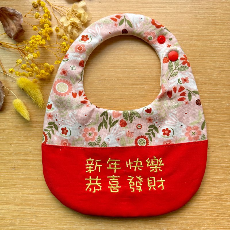 Embroidered bib bag/Pocket embroidered bib bag/Happy New Year and Gong Xi Fa Cai/Wen Qing Rabbit Red Packet Bag - ผ้ากันเปื้อน - ผ้าฝ้าย/ผ้าลินิน หลากหลายสี