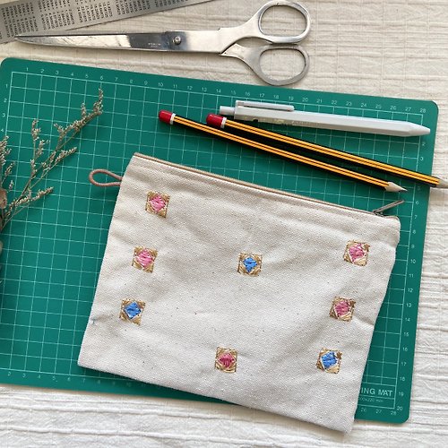 Playworks Embroidery Clutch bag S – Gem