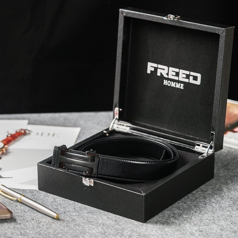 【FREED】金屬英文字母扣商務休閒頭層牛皮皮帶 男 生日禮物 禮盒 - 皮帶/腰帶 - 真皮 黑色