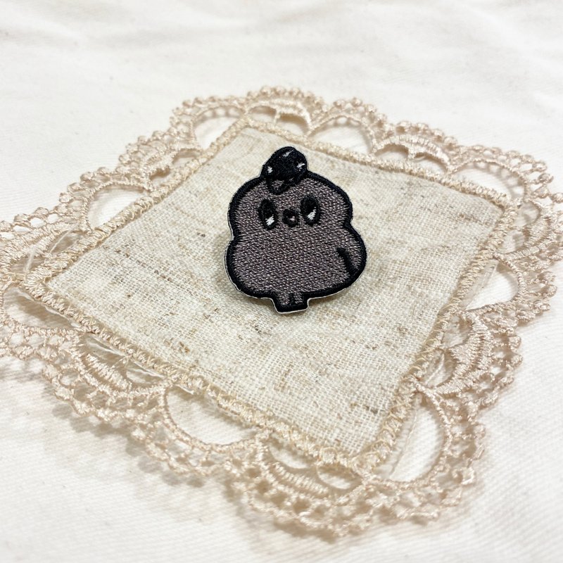 刺繡別針 - 黑淋 / 花枝鼠 - 徽章/別針 - 繡線 黑色
