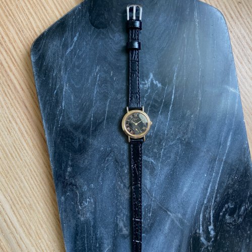 Wristwacthes Armbanduhren アンティーク洋書 YOU Japanese second hand design quartz watch leather strap