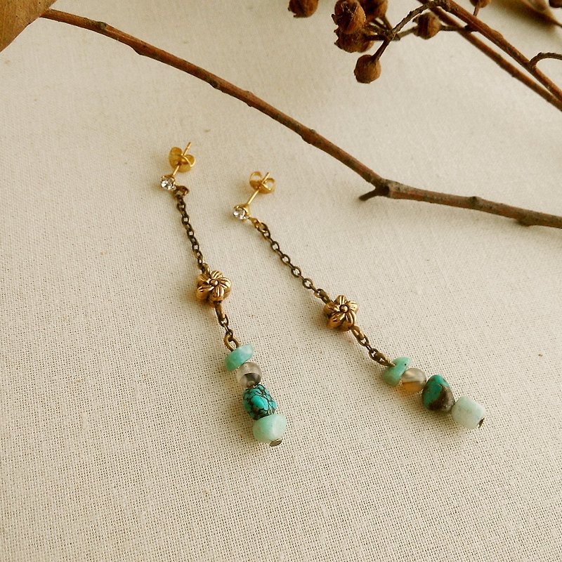 Blue-green natural stone Zuogu small flower long hanging chain earrings can be changed ear clip style elegant exotic boho - Earrings & Clip-ons - Jade Green