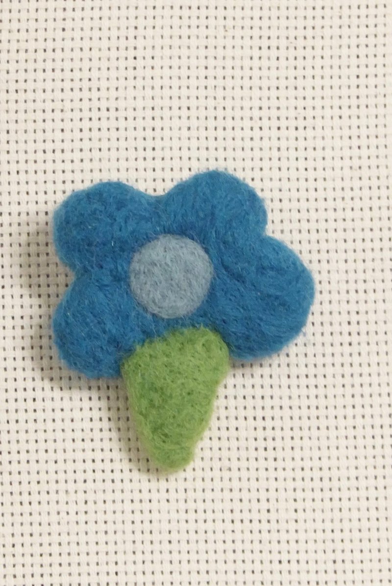 Fast shipping l Wool felt pin original flower wool felt brooch small flower brooch blue style pin - เข็มกลัด - ขนแกะ หลากหลายสี