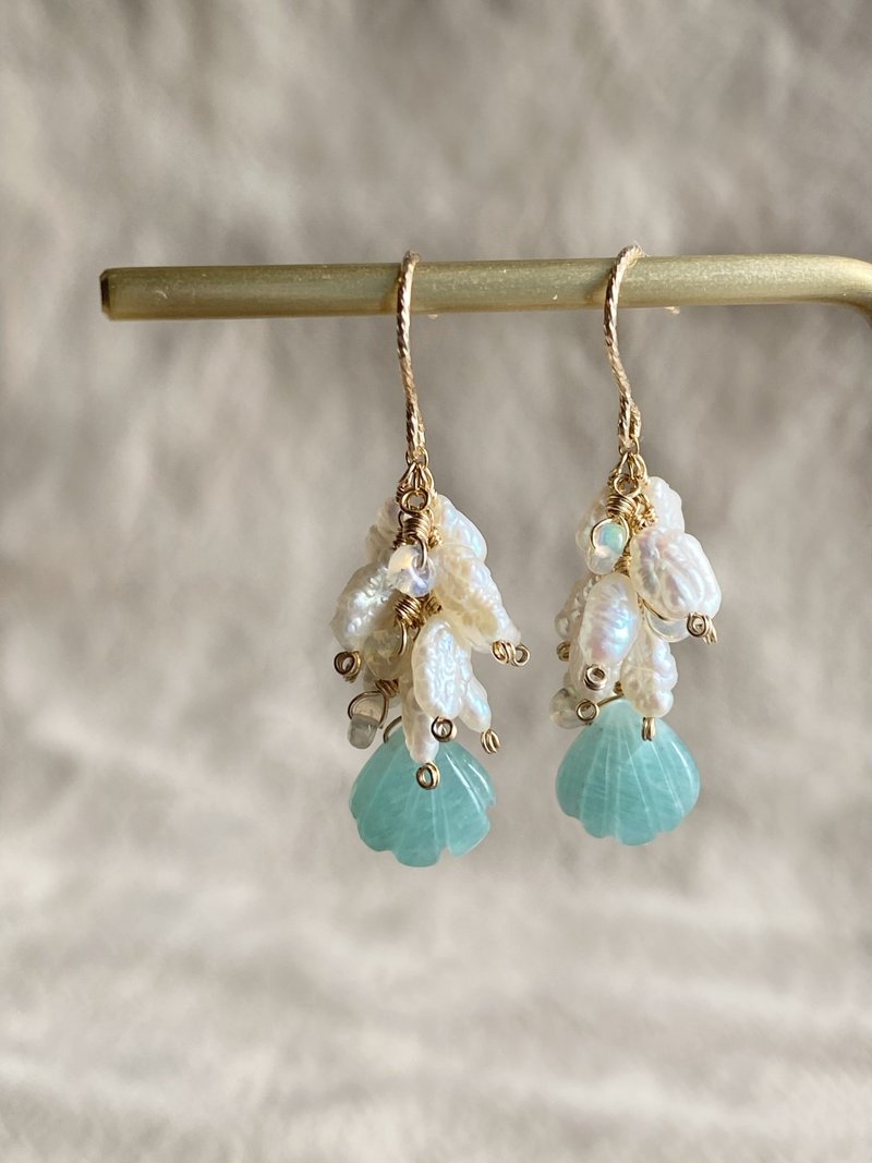 アマゾナイトの小貝殻 オパール 野生無核天然真珠 || 14KGF 金張りピアス - ピアス・イヤリング - 真珠 多色