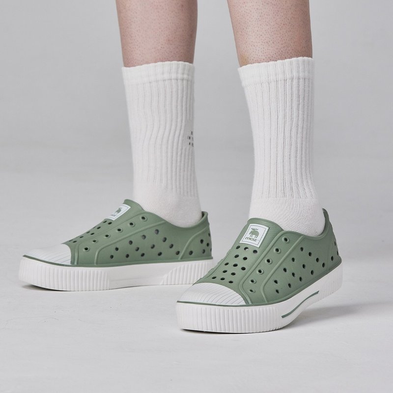 moz Swedish moose two-color hole biscuit water shoes (milk cap green latte) the world's first comfortable thick sole - รองเท้ากันฝน - วัสดุกันนำ้ สีเขียว