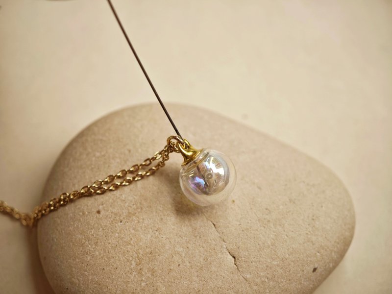 ミニレインボーバブルアロマオイル香水ディフューザーボトルネックレス（金銀2色のチェーンから選択可能） - ネックレス - ステンドグラス 多色