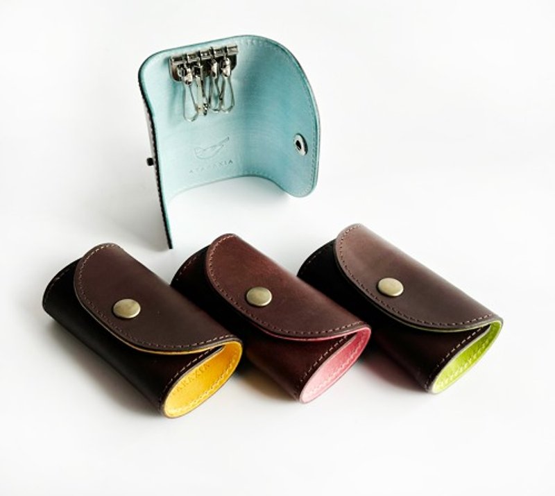 Slim and compact bicolor mini key case (you can choose the color of the inside) Made of Italian leather MAINE Can be engraved with a name Gift ready - ที่ห้อยกุญแจ - หนังแท้ 