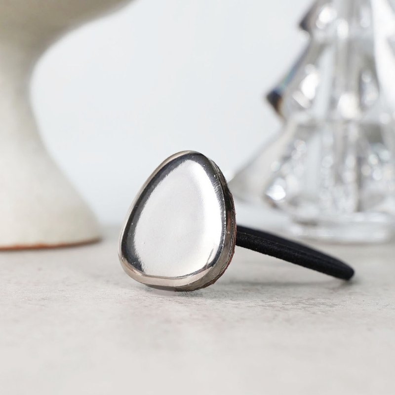 TH 86 美濃焼 ハンドペイント白金絵付けタイルのヘアゴム 裏面レザー加工 - 耳環/耳夾/耳骨夾 - 瓷 