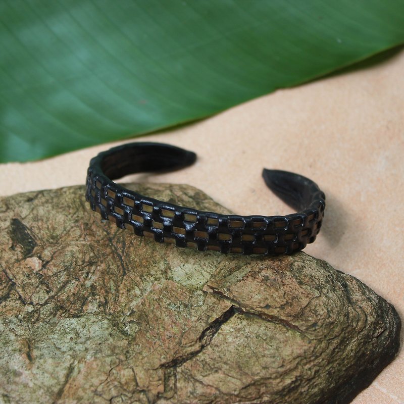 Unique Thailand traditional woven style. Woven Brass Cuff (Triple-wire) - 手鍊/手鐲 - 真皮 多色