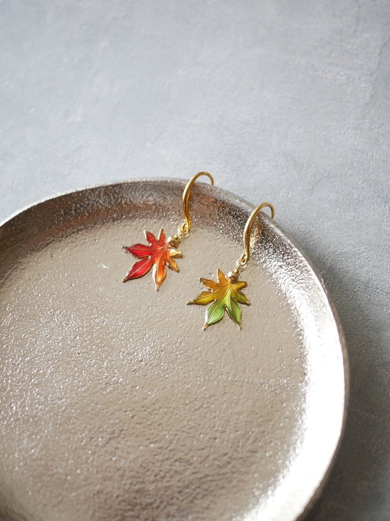 Maple leaf earrings - Earrings & Clip-ons - Resin Red