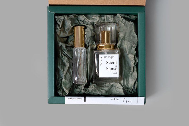 香水パッケージのギフトボックスにバッグと白紙の手書きの小さなカードを添えて カード書き込みサービスを提供 - ラッピング - 紙 グリーン