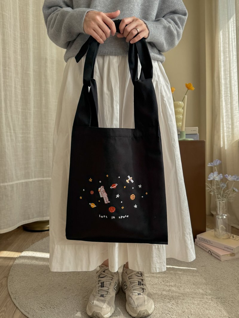 棉質刺繡購物肩背袋   Black Space - 手提包/手提袋 - 棉．麻 黑色