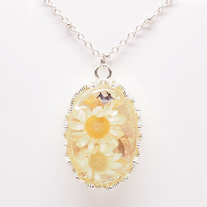 「OMYWAY」Hand Made Dried Flower Resin Necklace - Chokers - Glass White