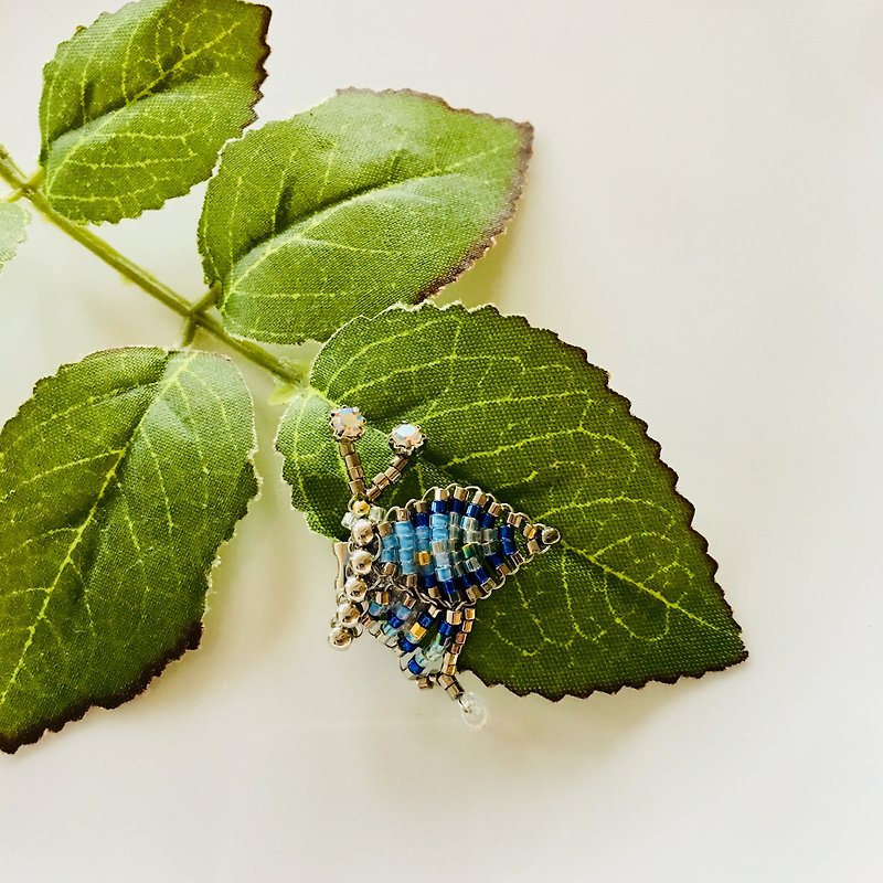 3.Blue Butterfly Earrings 〜ちょうちょ〜 - 耳環/耳夾 - 其他材質 藍色