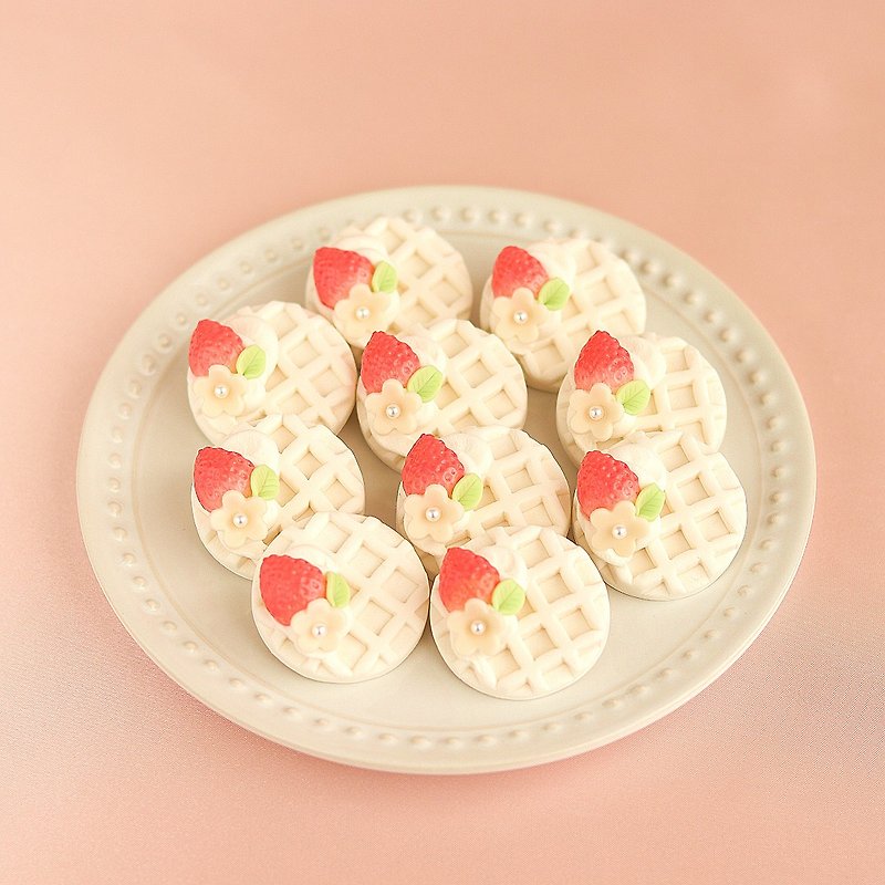 Pink strawberry waffle (brooch) - Brooches - Clay White