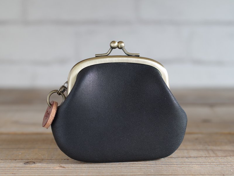 Leather Kiss lock bag Black - กระเป๋าใส่เหรียญ - หนังแท้ สีดำ