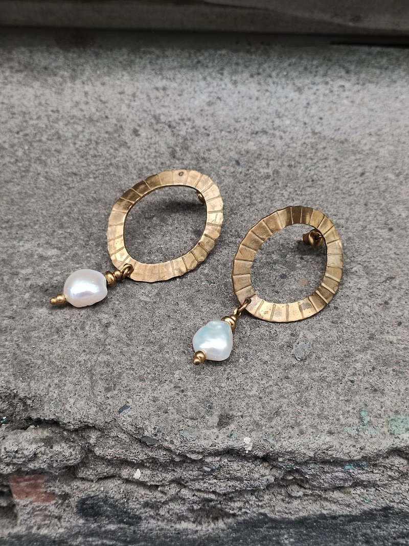 Pearl Ear studs Brass - Earrings & Clip-ons - Copper & Brass White
