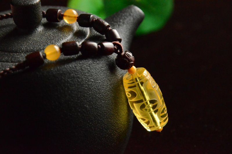 【For Blessing】Natural pure water gold amber nine-eye totem dzi bead necklace - สร้อยคอ - เครื่องเพชรพลอย 