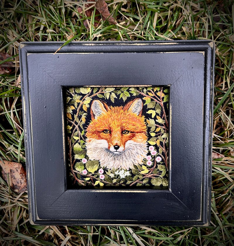Embroidery art work wood frame - 壁貼/牆壁裝飾 - 其他材質 多色