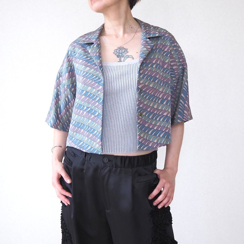 【日本製】เสื้อครอปหน้าร้อน ชุดกิโมโนอัพไซเคิล สีน้ำเงินม่วงหม่น - เสื้อเชิ้ตผู้หญิง - ผ้าไหม สีน้ำเงิน