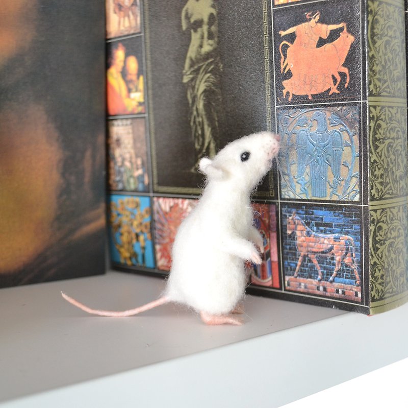 White rat figurine Handmade felted realistic rat gift Wool miniature animal - Stuffed Dolls & Figurines - Wool White